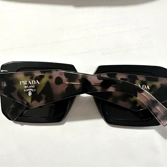 Prada sunglasses - Picture 2 of 7